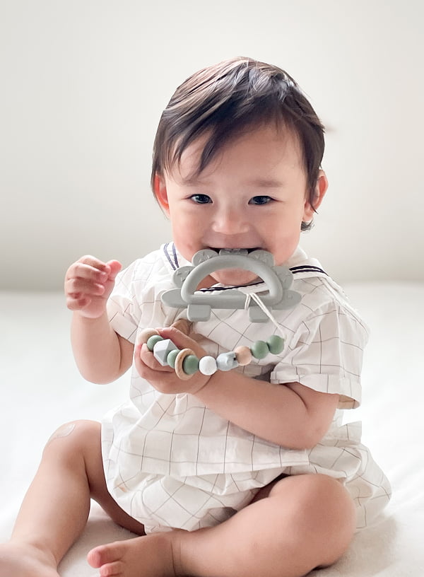 ボールを持つ手